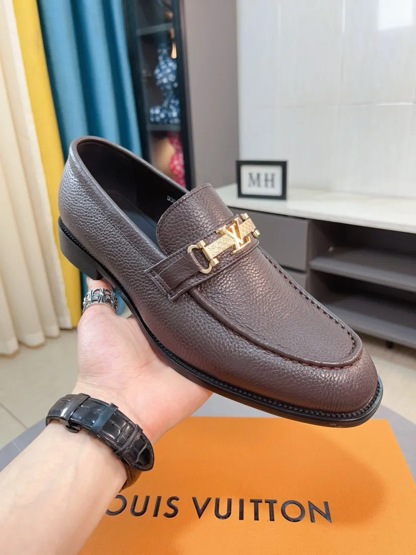 Men's Men's Shoes 💰480🌹🌹Niuli [LV] Louis Vuitton's new open-edge pigskin shoes are the most popular classic. Synchronized with the official website, the upper adopts Italian imported upper embossing➕comfortable cowhide lining, fashionable atmosphere, unique brand and unique craftsmanship. Highlighting the hot style of the new year. Stop hesitating, stop wandering, get it now. Code number: 38--44